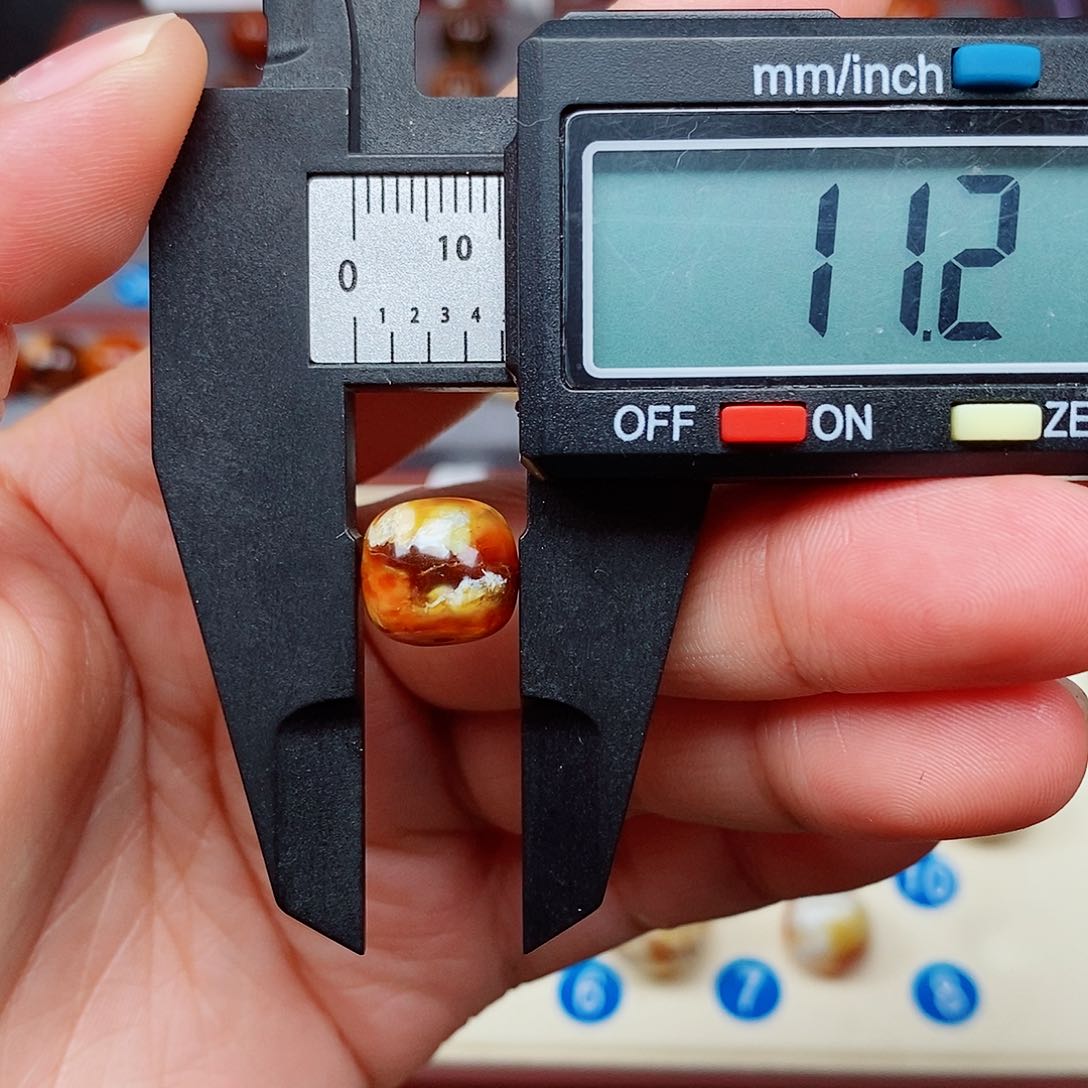 蜜蜡裸石未镶嵌蜜蜡