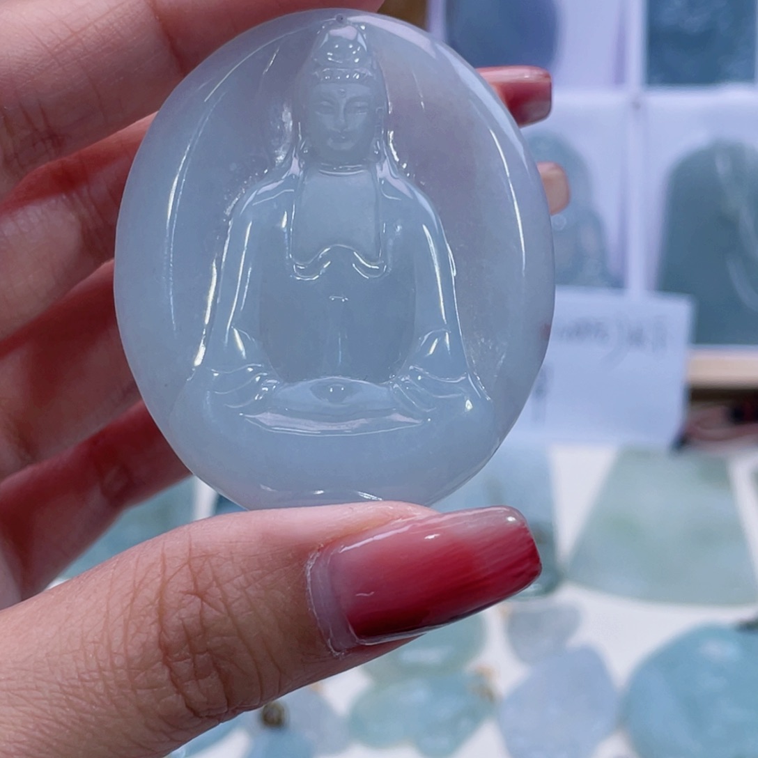 翡翠颈饰未镶嵌艺**行