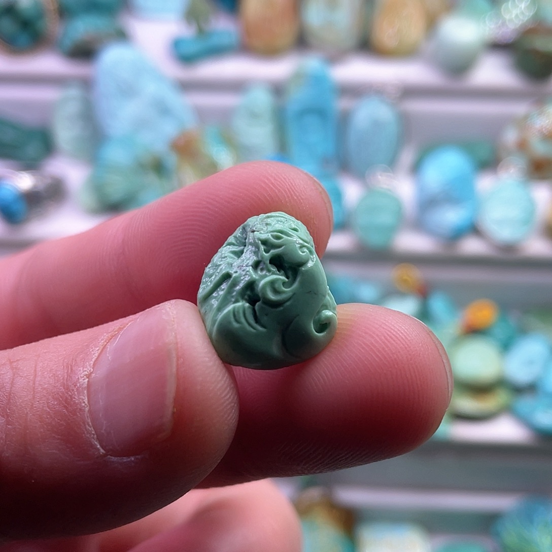 绿松石颈饰未镶嵌