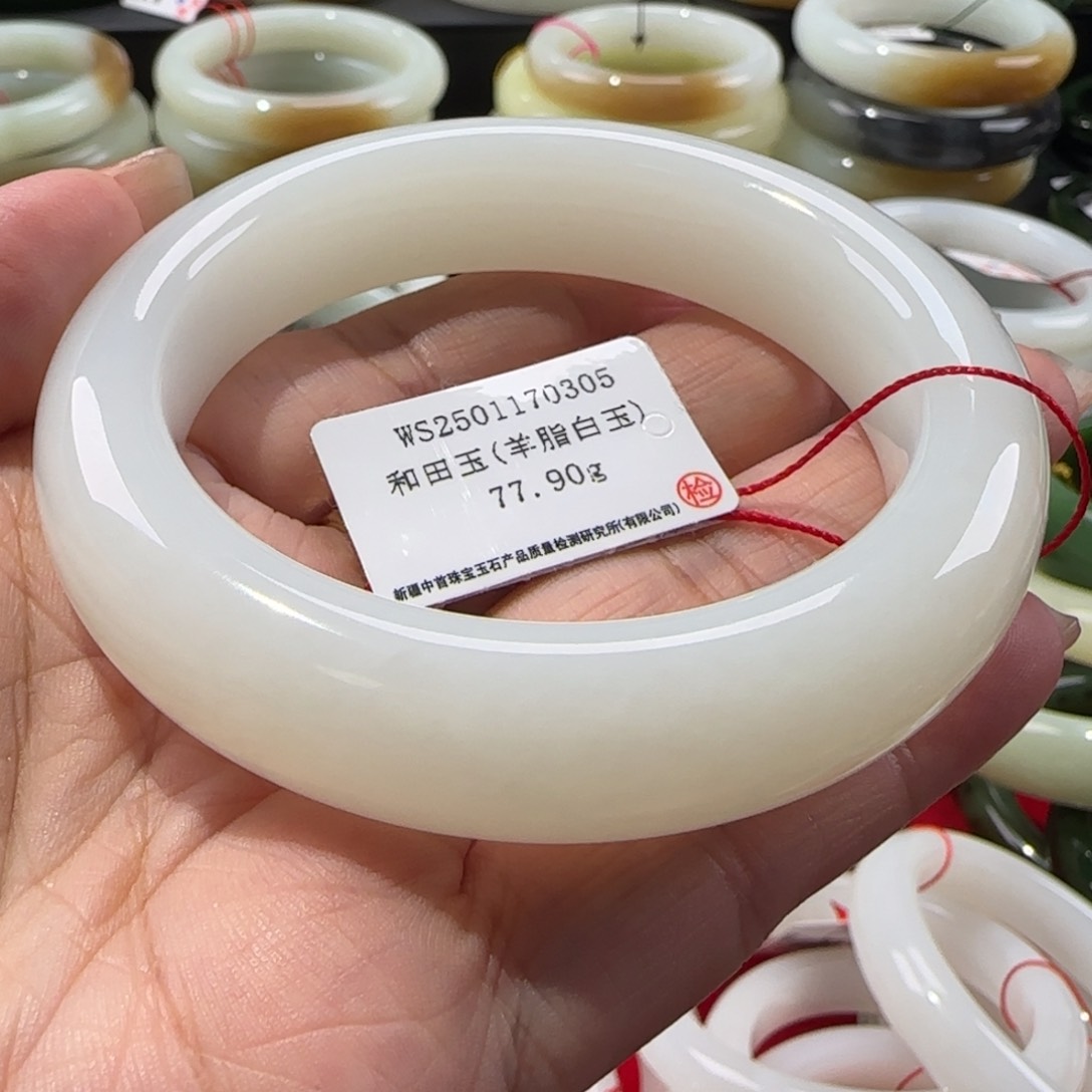 和田玉手镯未镶嵌