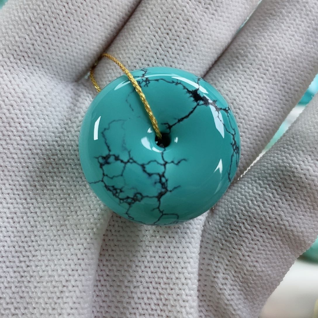 绿松石颈饰未镶嵌