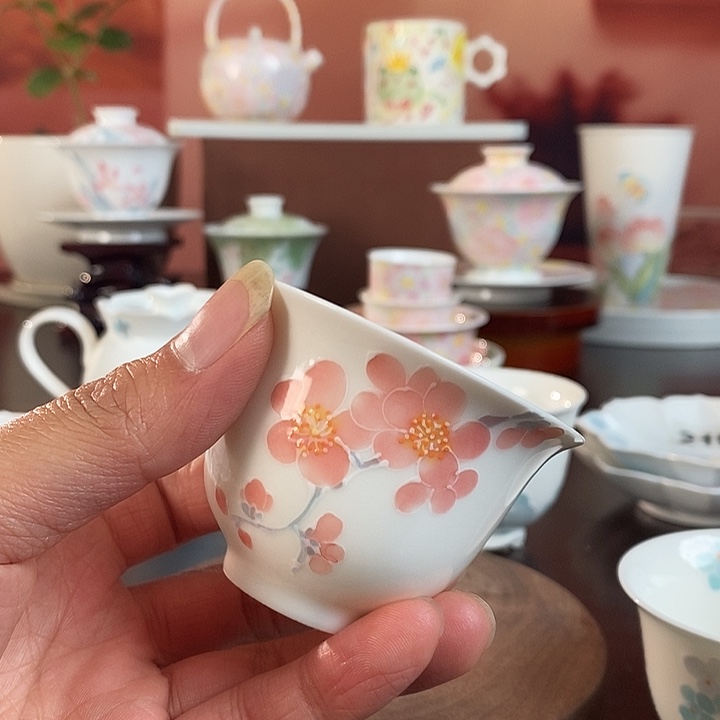 梅花釉下手绘品茗杯