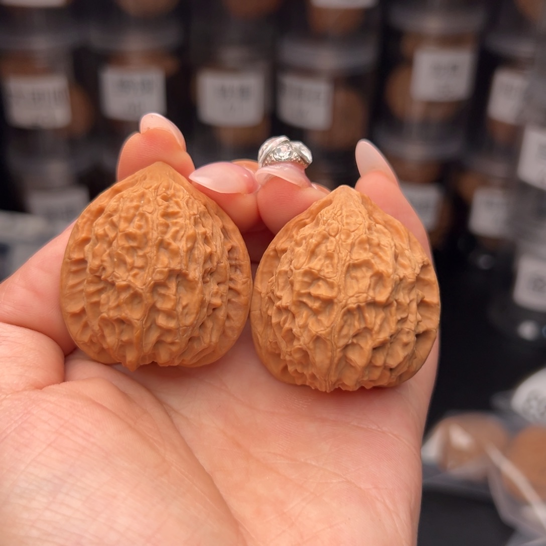 文玩核桃吊坠儒*ゲ金牛