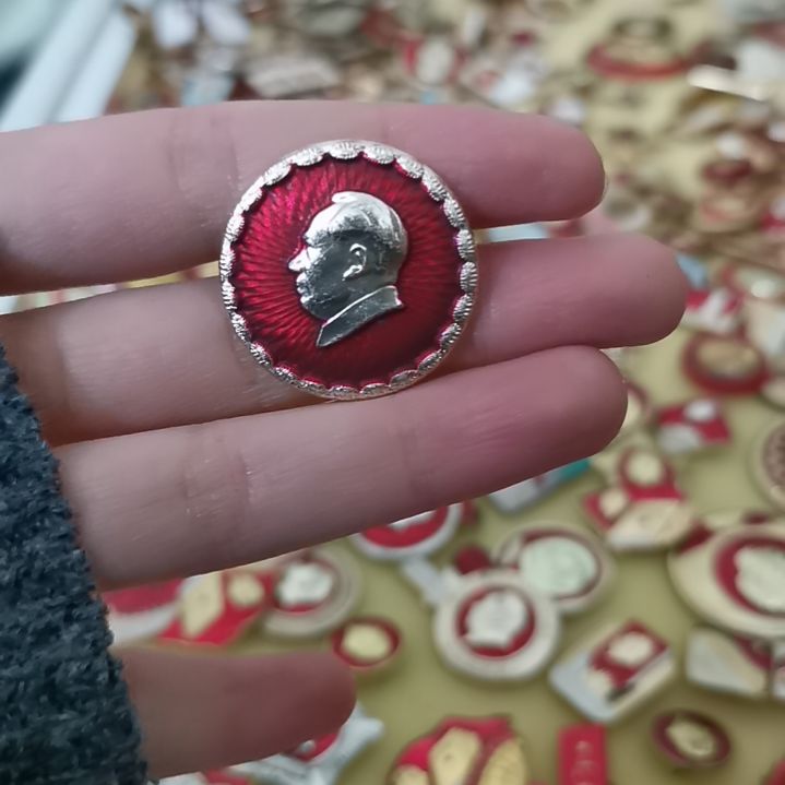 其他普通金属坎*红藏纪念像章1枚