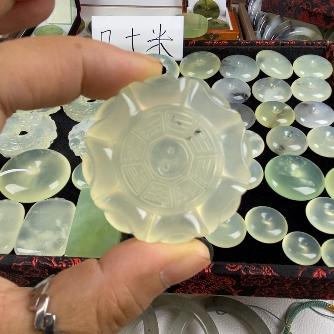 未镶嵌蛇纹石玉颈饰