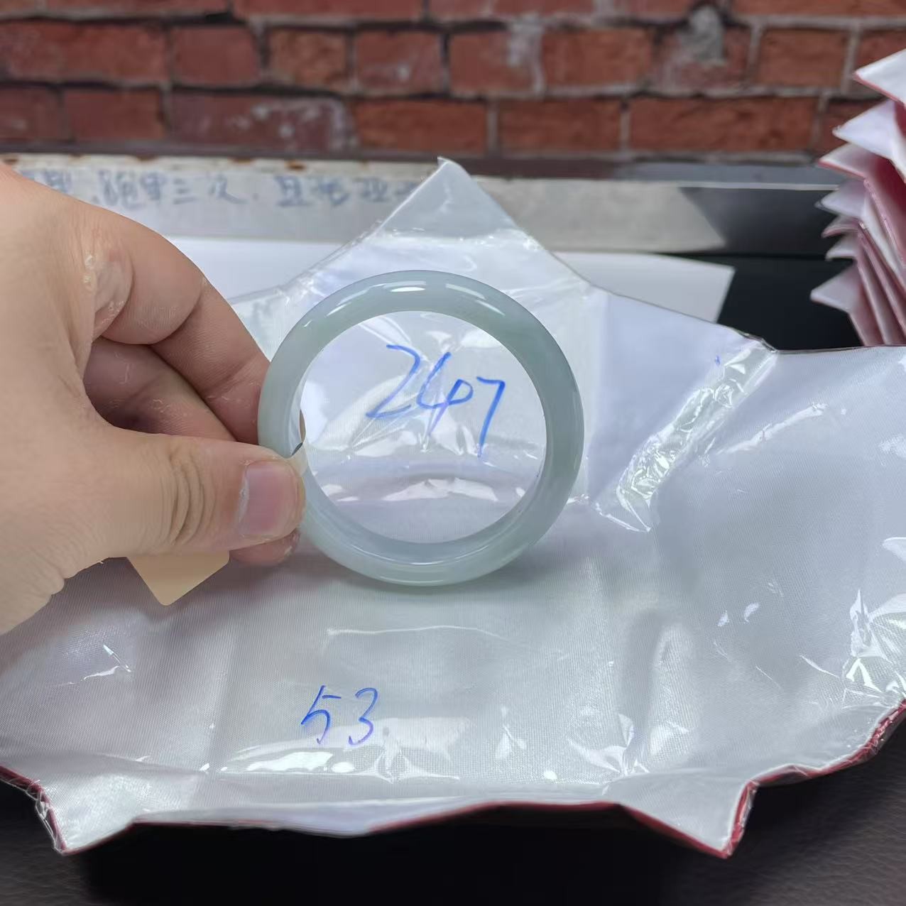 毛货手镯需精细抛光/247