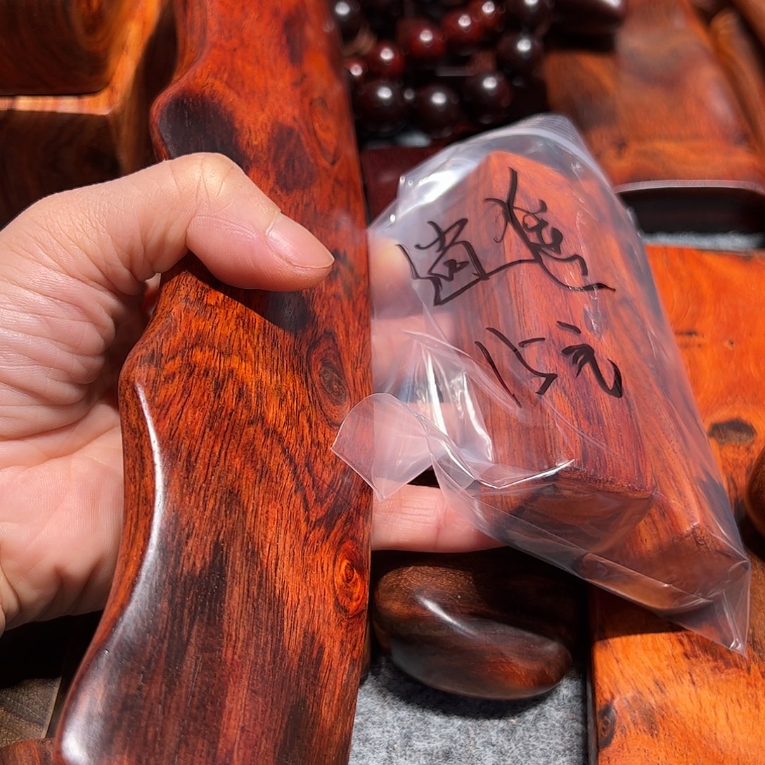 逍***遥交趾黄檀（大红酸枝）