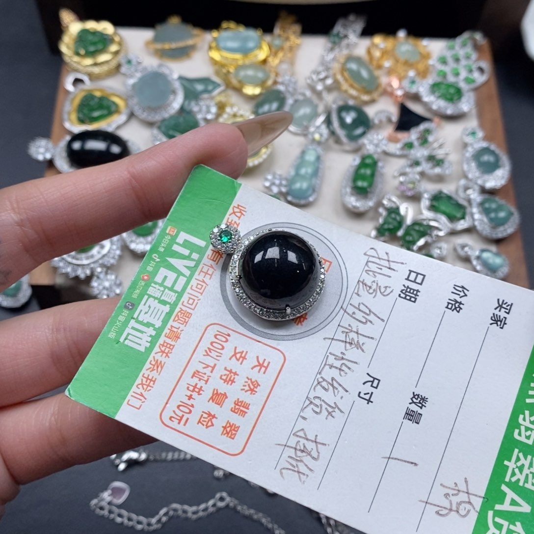 翡翠颈饰未镶嵌翡翠