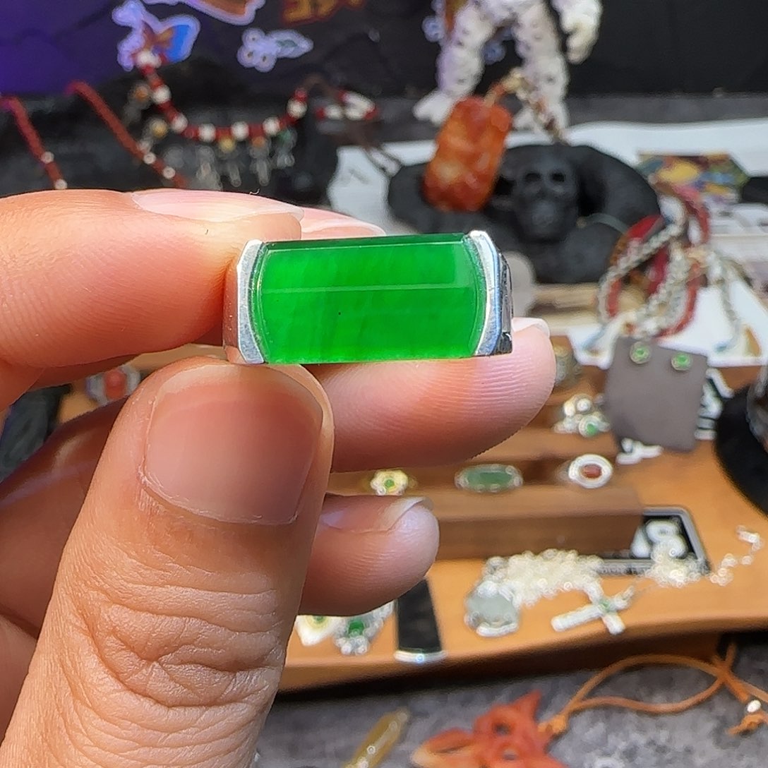 芋***面翡翠银S925镶嵌戒指