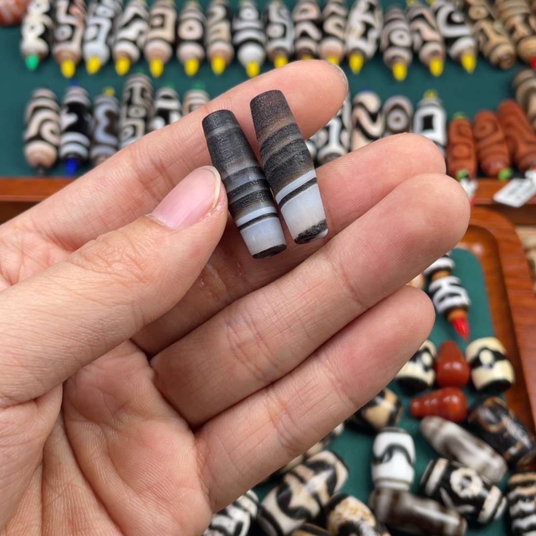 玛瑙/玉髓裸珠缠丝珠一对