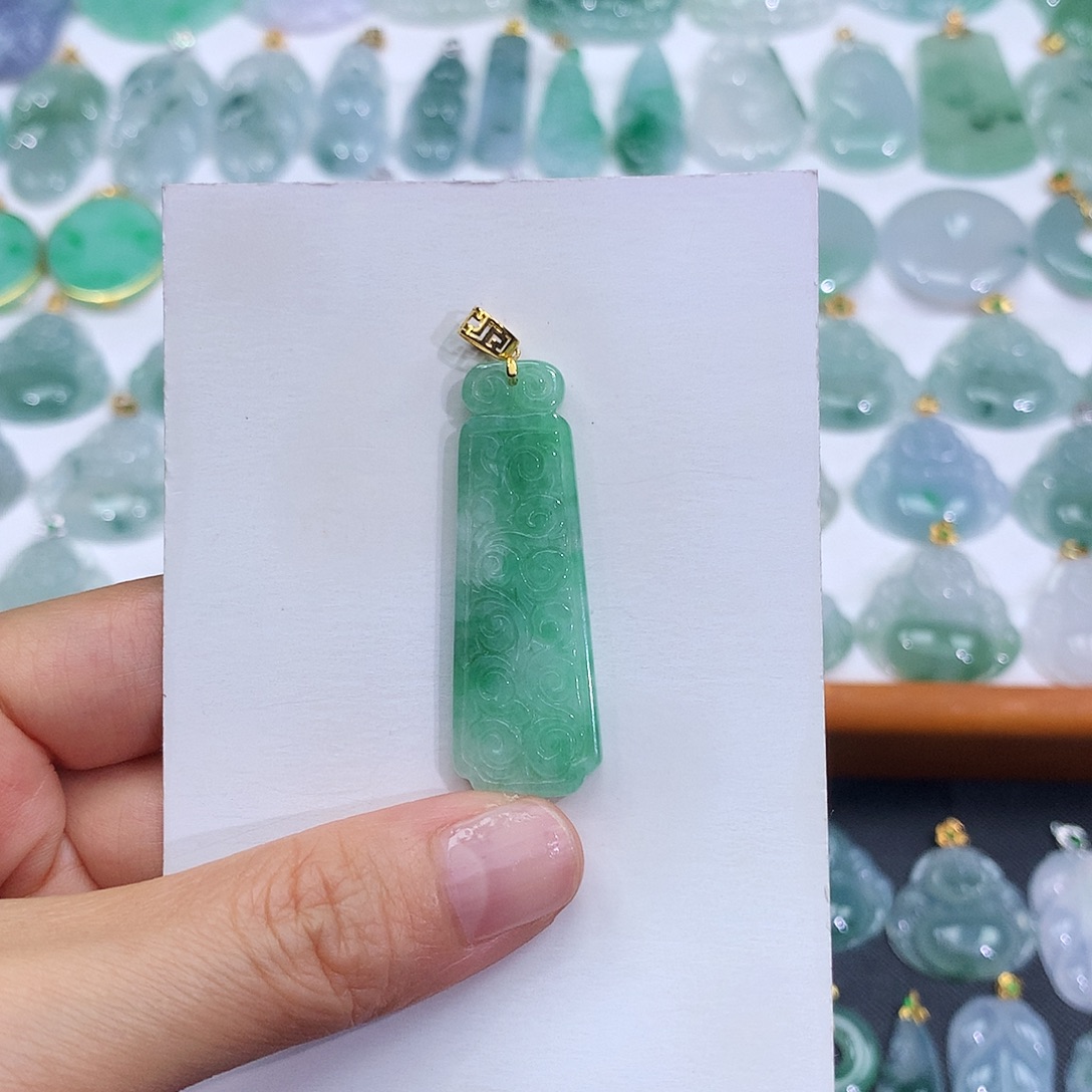 翡翠18K金镶嵌颈饰翡翠吊坠