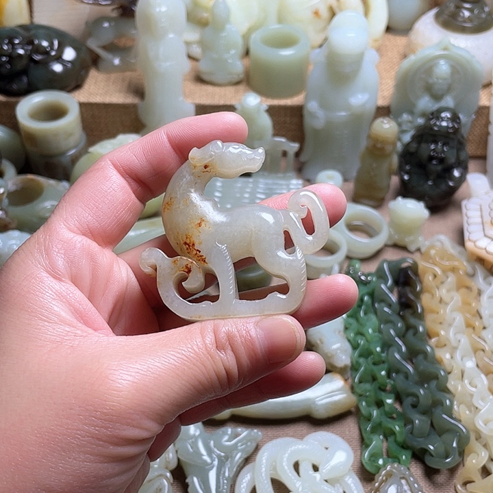 和田玉颈饰未镶嵌大**水