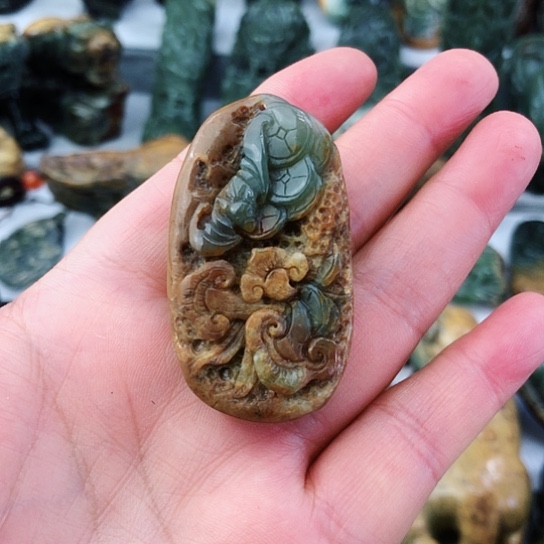 未镶嵌岫岩河磨玉（透闪石质玉）挂件杰****行