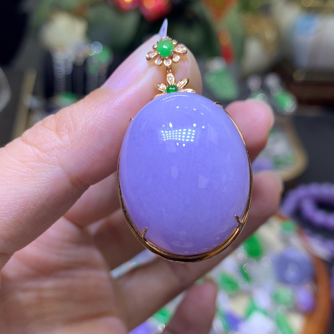 颈饰18K金镶嵌翡翠