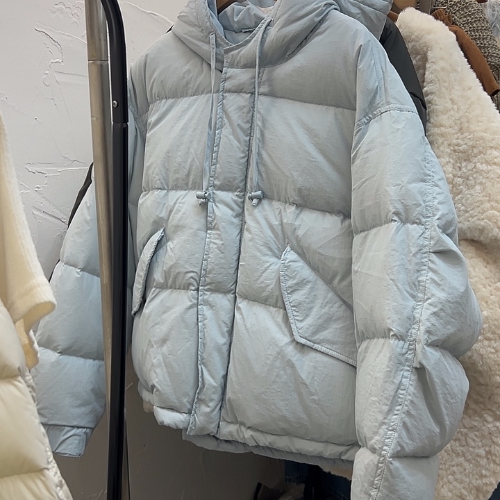 今天新款 很嫩的BABY蓝羽绒服