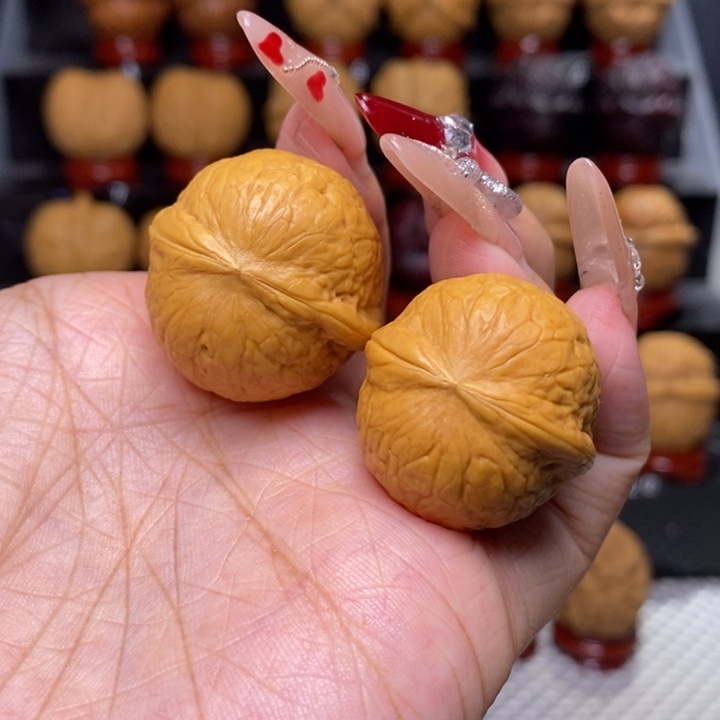 文玩核桃把件晶玉38号29尺