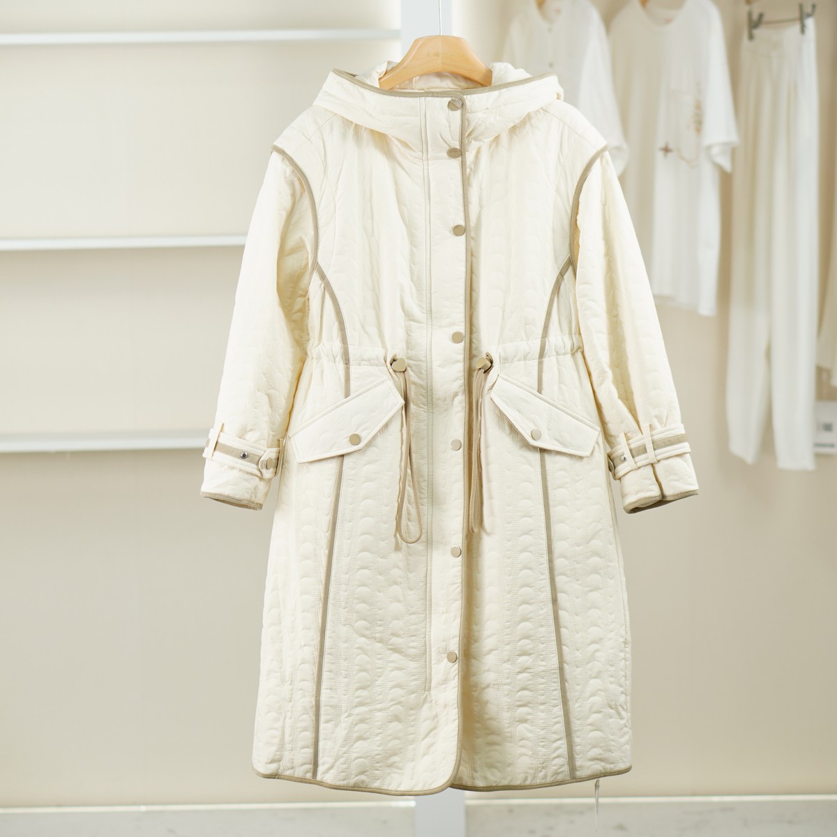 麦迪尚品【三C】5100987 长款抽绳连帽羽绒服冬季女装品牌折扣