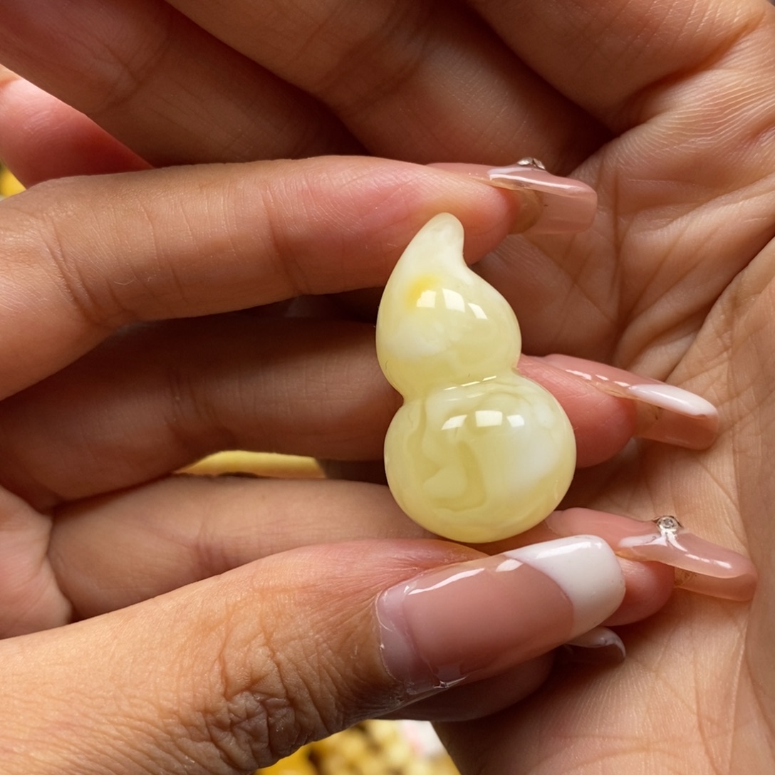 未镶嵌琥珀珠宝奇石