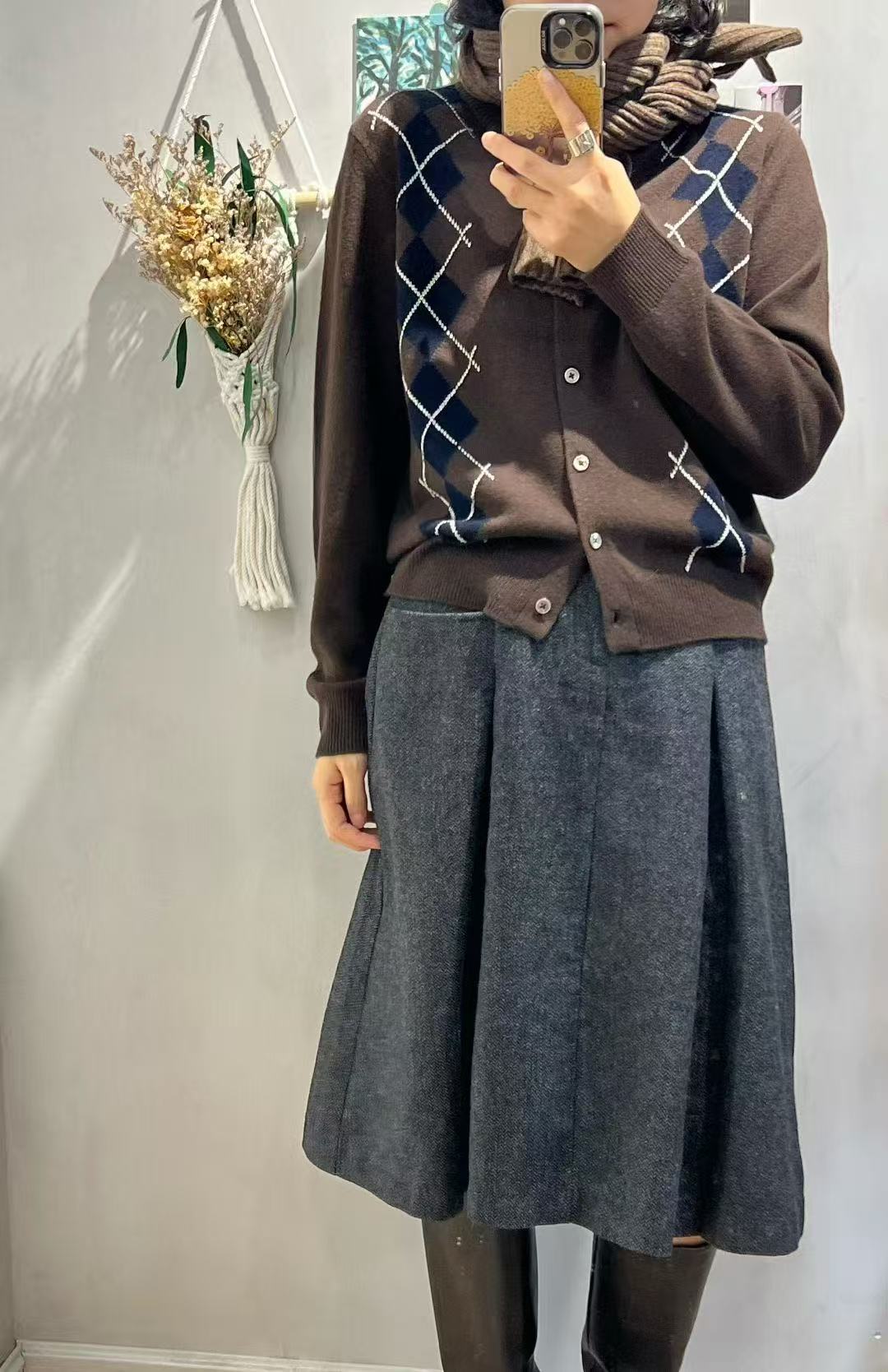 秋冬女款山羊绒绵羊毛混纺圆领菱形格针织复古开衫 5211