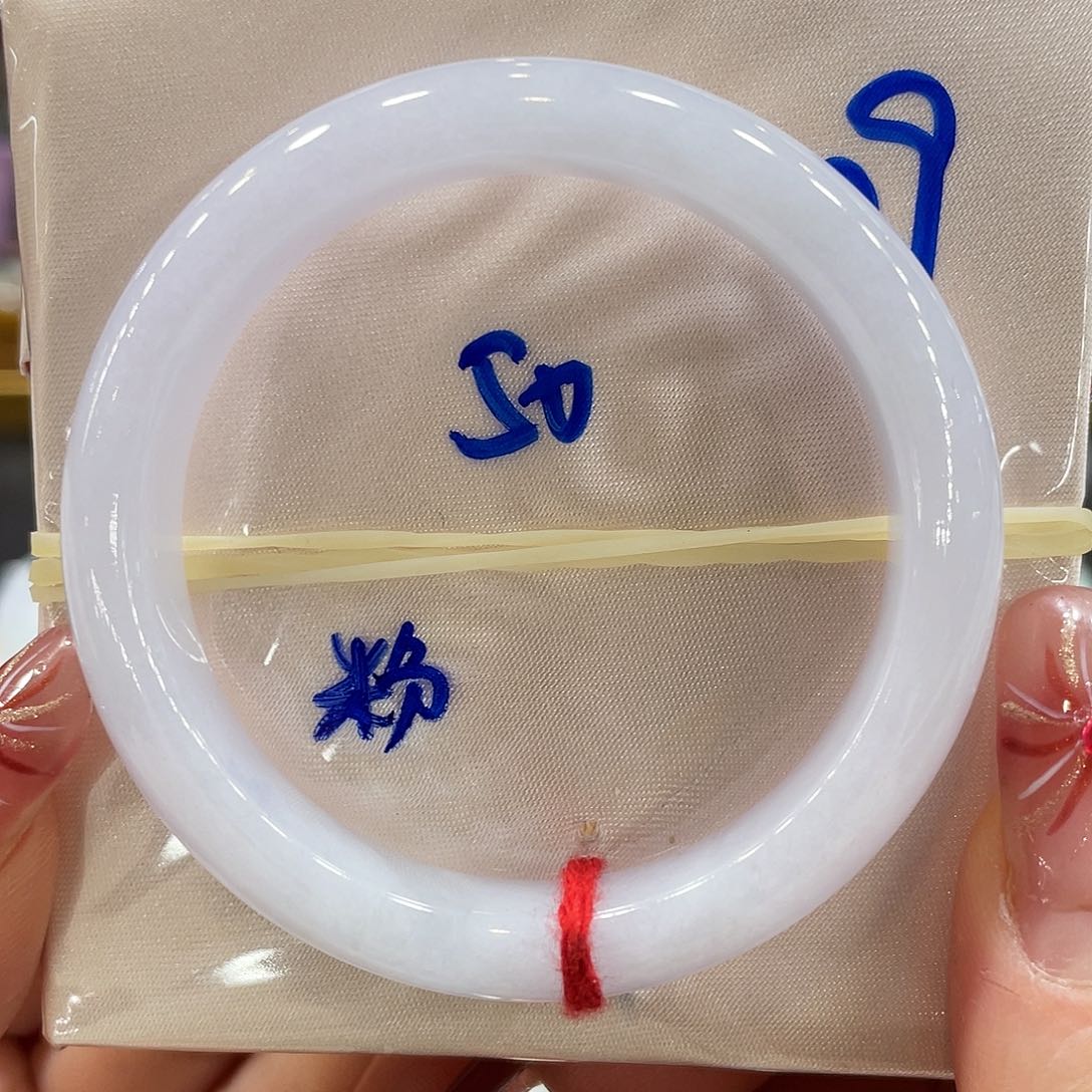 翡翠手镯未镶嵌翡翠手镯