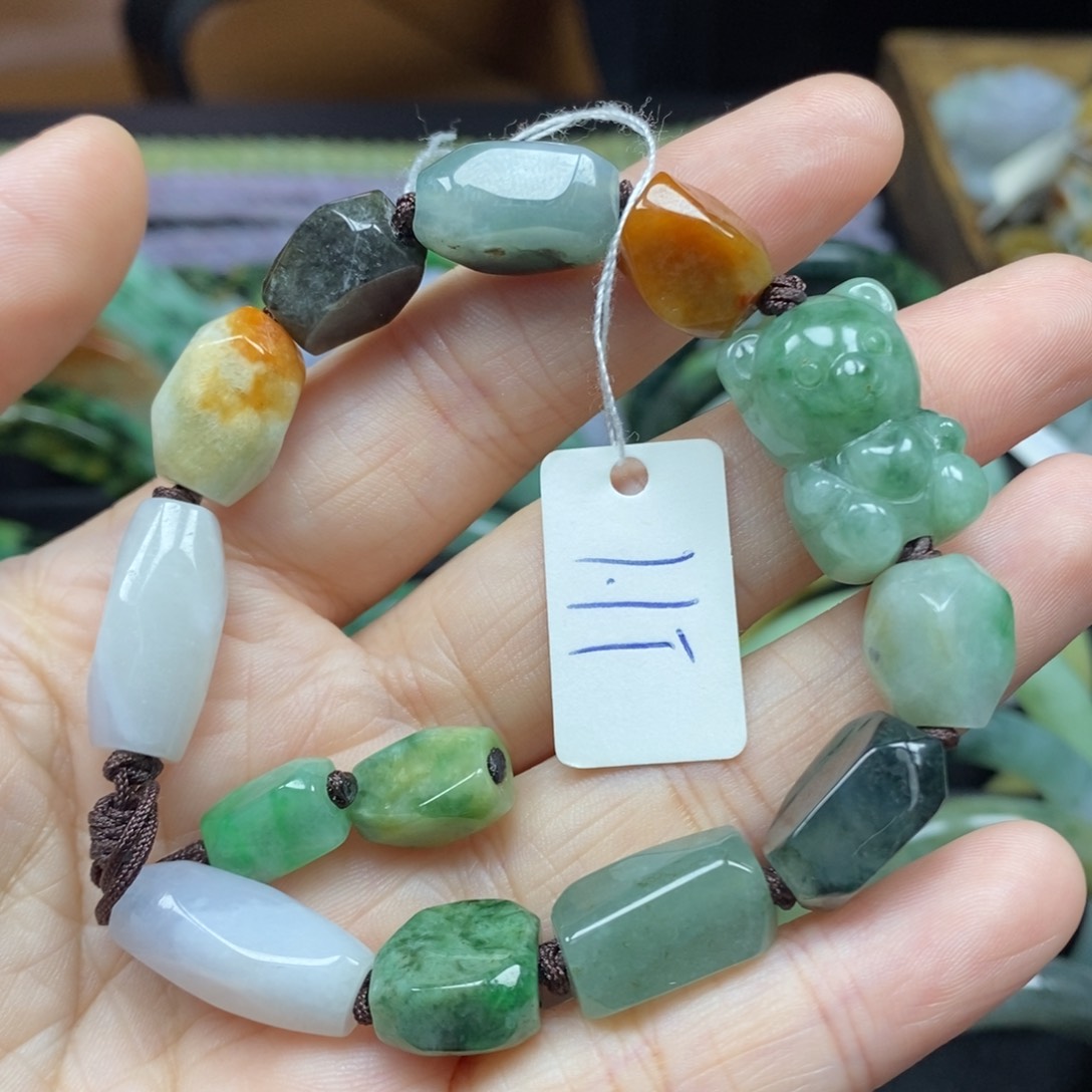 翡翠颈饰未镶嵌小熊手串