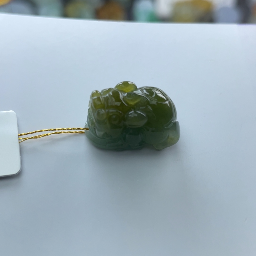 翡翠未镶嵌颈饰貔貅