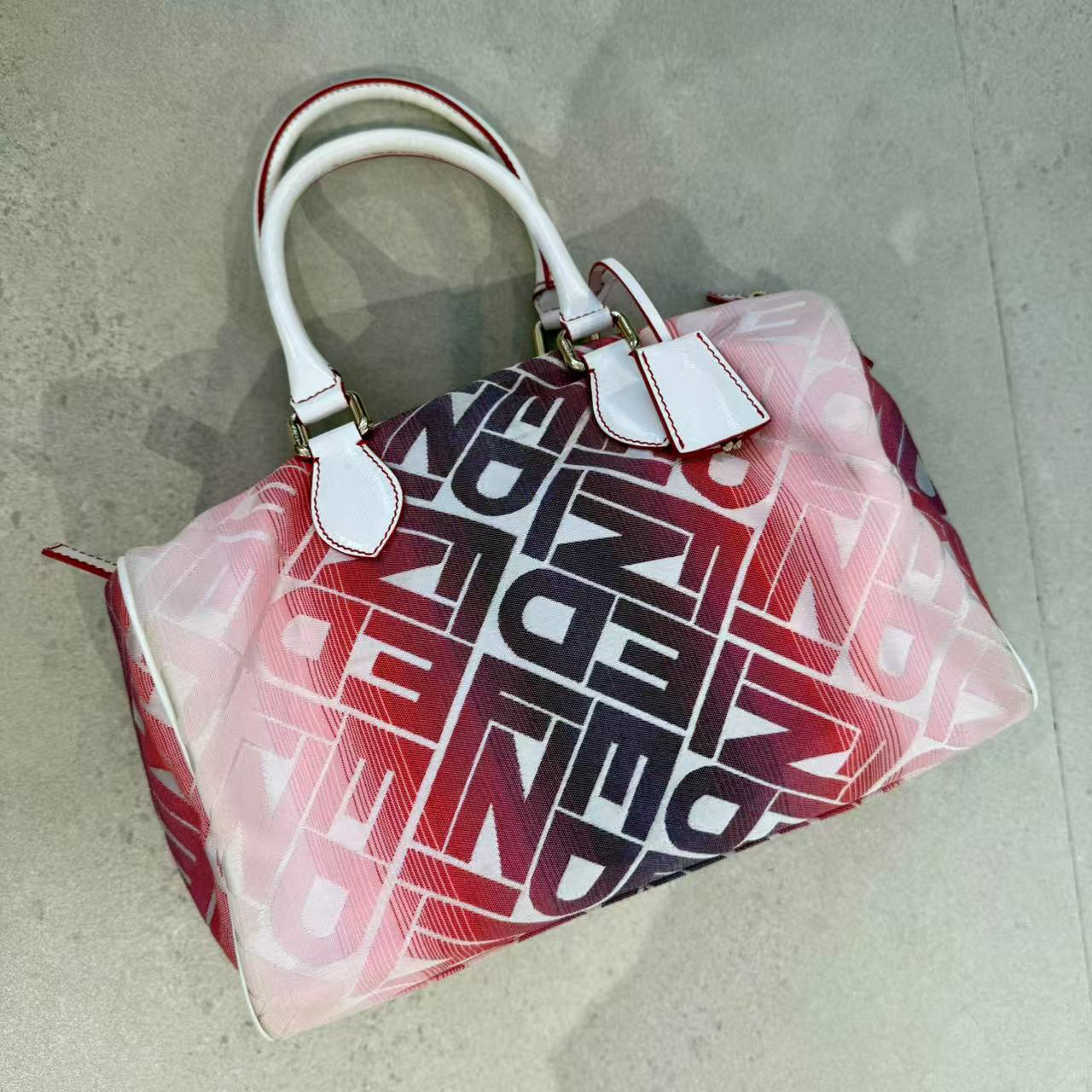 95新 FENDI/芬迪 芬迪 FENDI 渐变 满印 logo 单肩包 斜挎/0000