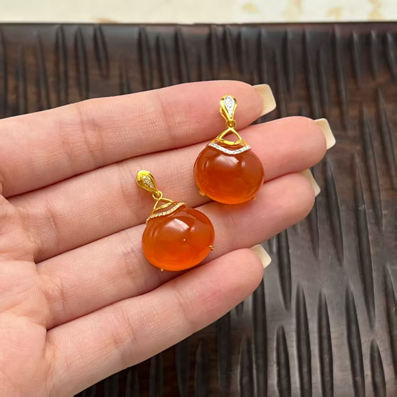 【北野珠宝】18K金天然原矿南红吊坠-B28H-137多样性发一15x14x10mm