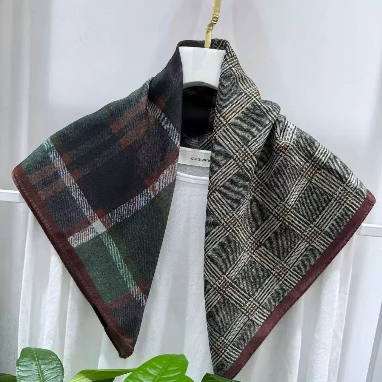 1450 丝绒棉70×70方巾双面拼色格纹