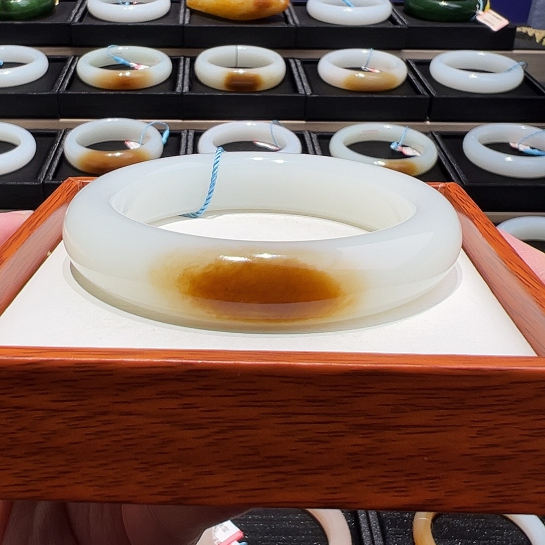 和田玉未镶嵌手镯