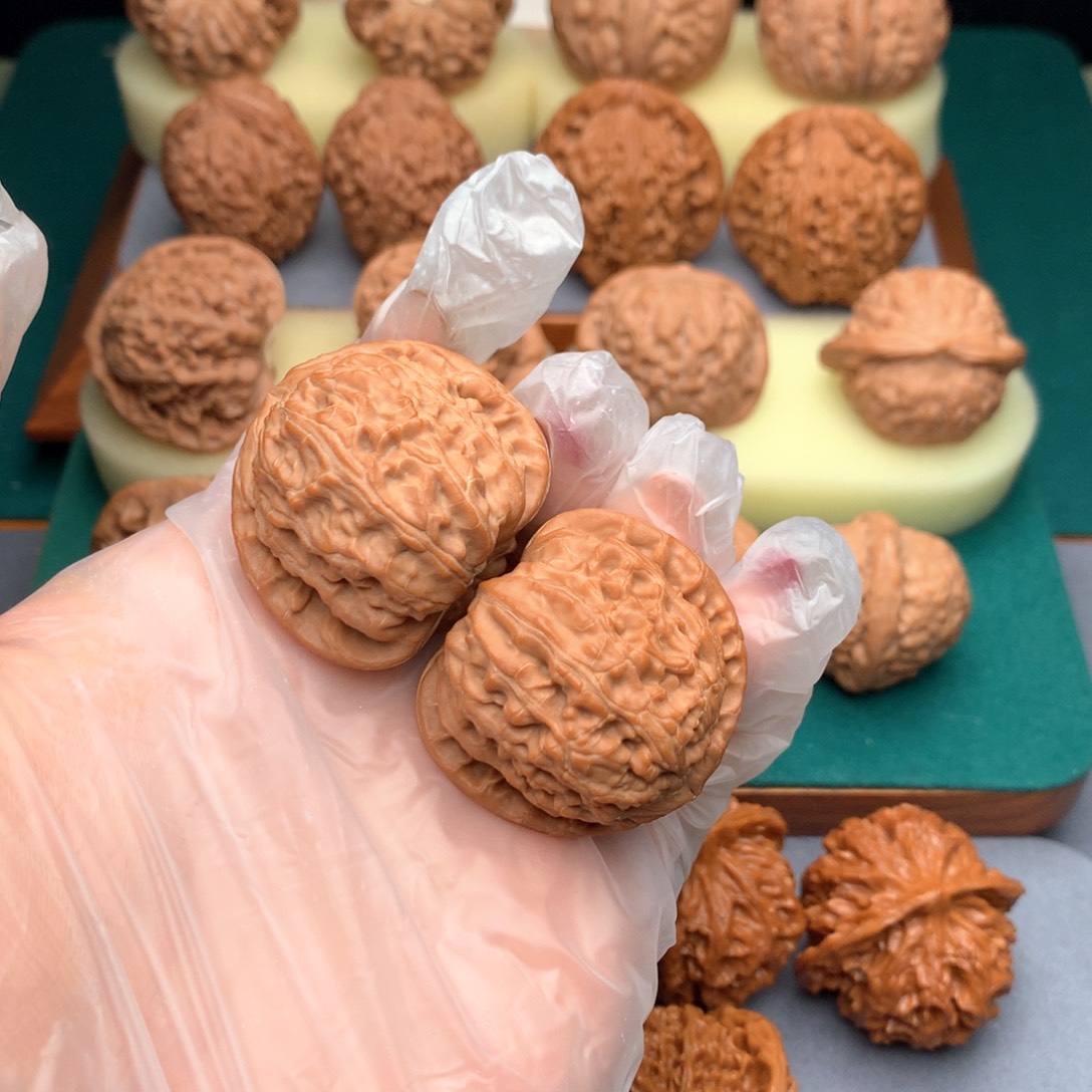 文玩核桃吊坠文玩核桃山地果白狮子38