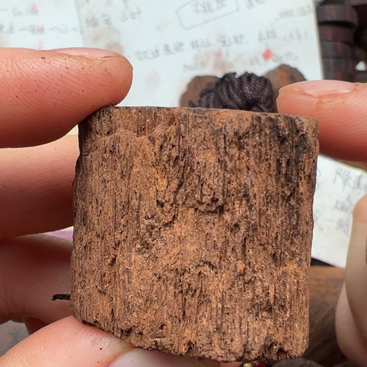 木降真香随形吊坠大小不一