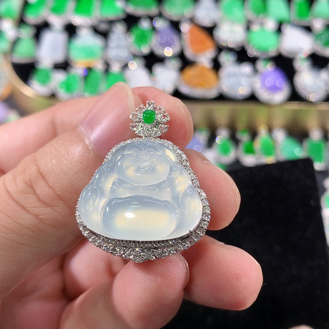 翡翠18K金镶嵌颈饰