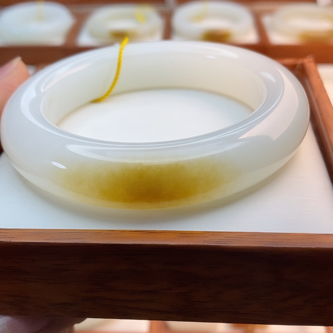 和田玉（糖玉）未镶嵌手链