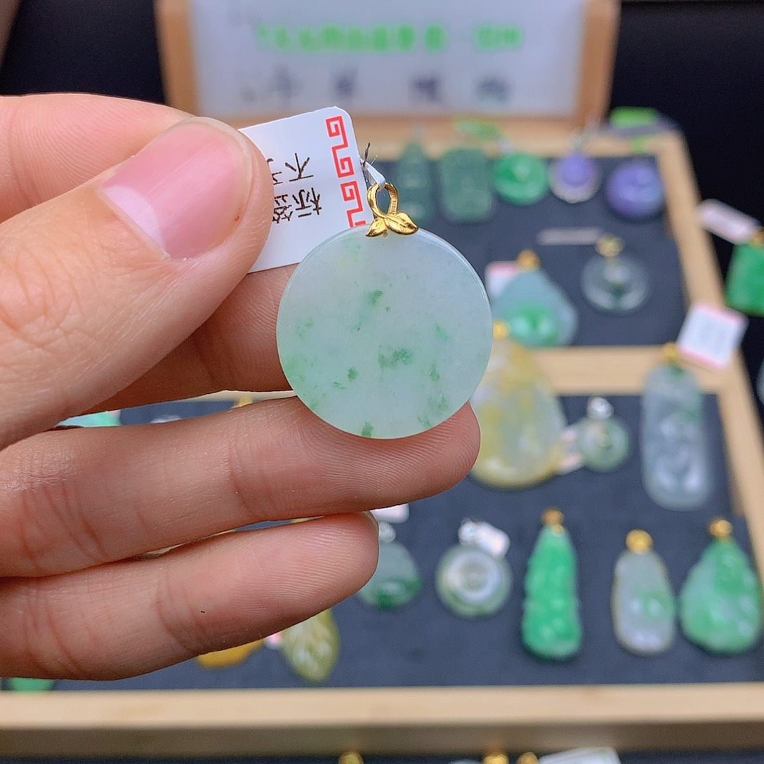 翡翠颈饰18K金镶嵌翡翠