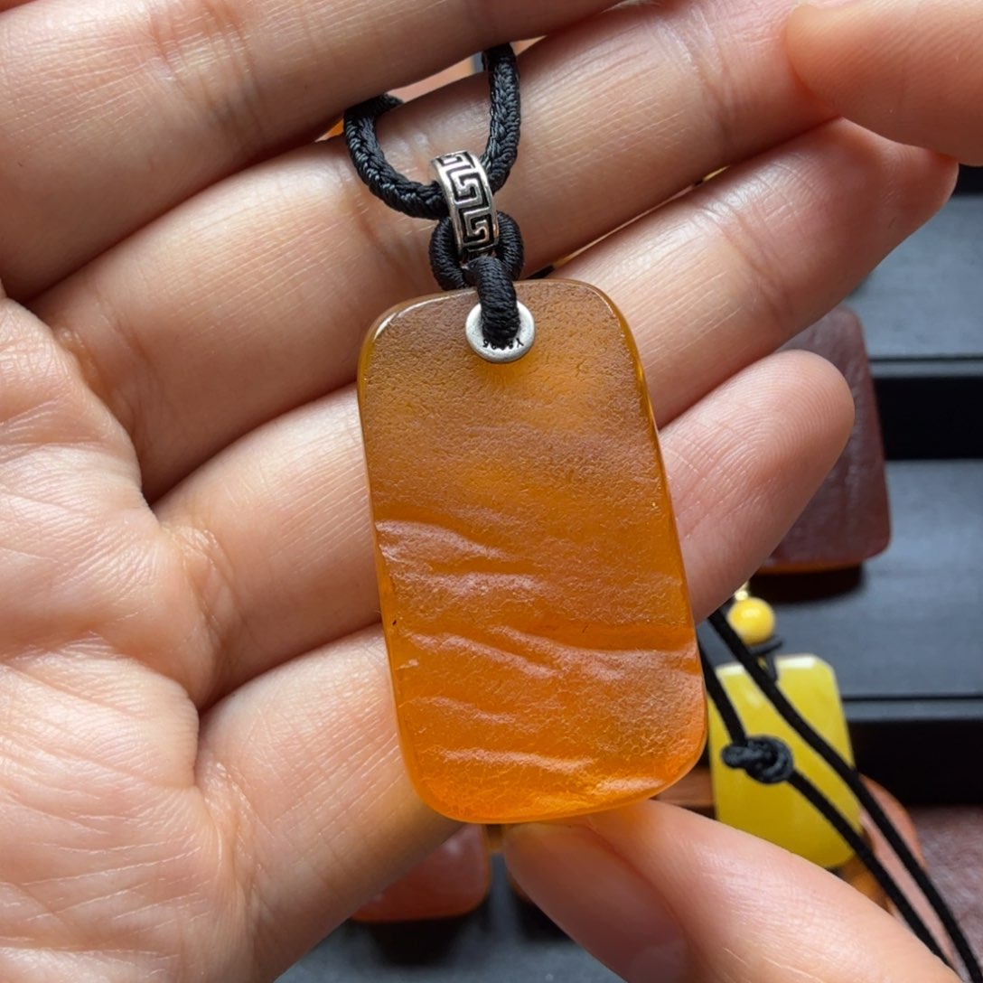 琥珀吊坠(赠链)未镶嵌