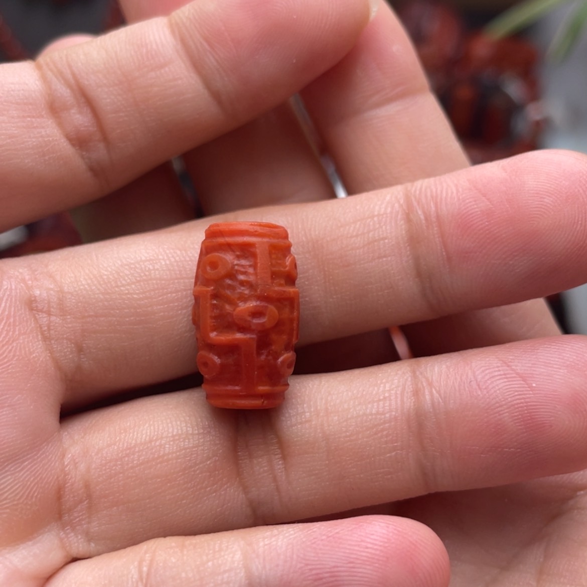 【闪购商品】未镶嵌雕刻天天桶珠12m南红玛瑙