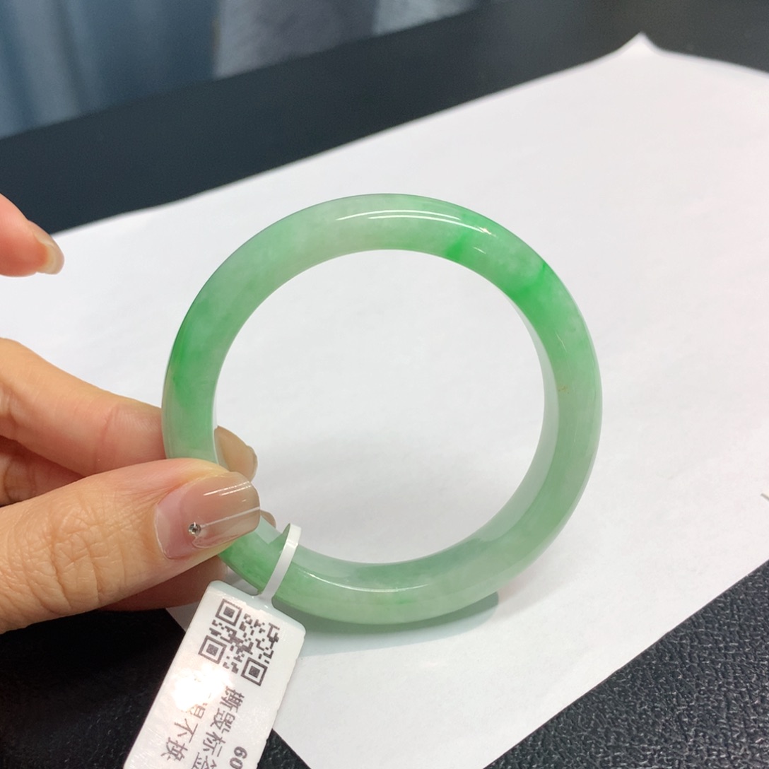 翡翠手镯未镶嵌缅甸翡翠手镯