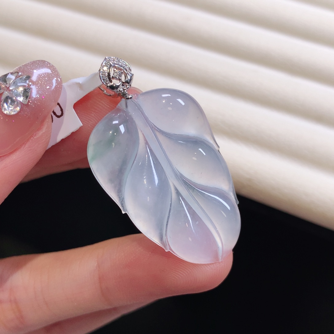 翡翠颈饰18K金镶嵌叶子