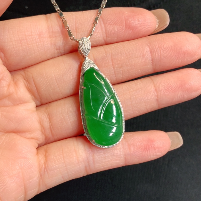 【闪购商品】颈饰18K金镶嵌翡翠玉米