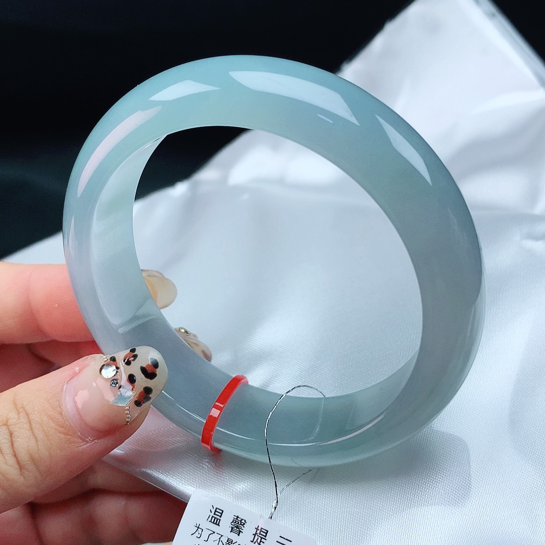 翡翠手镯未镶嵌56轮胎