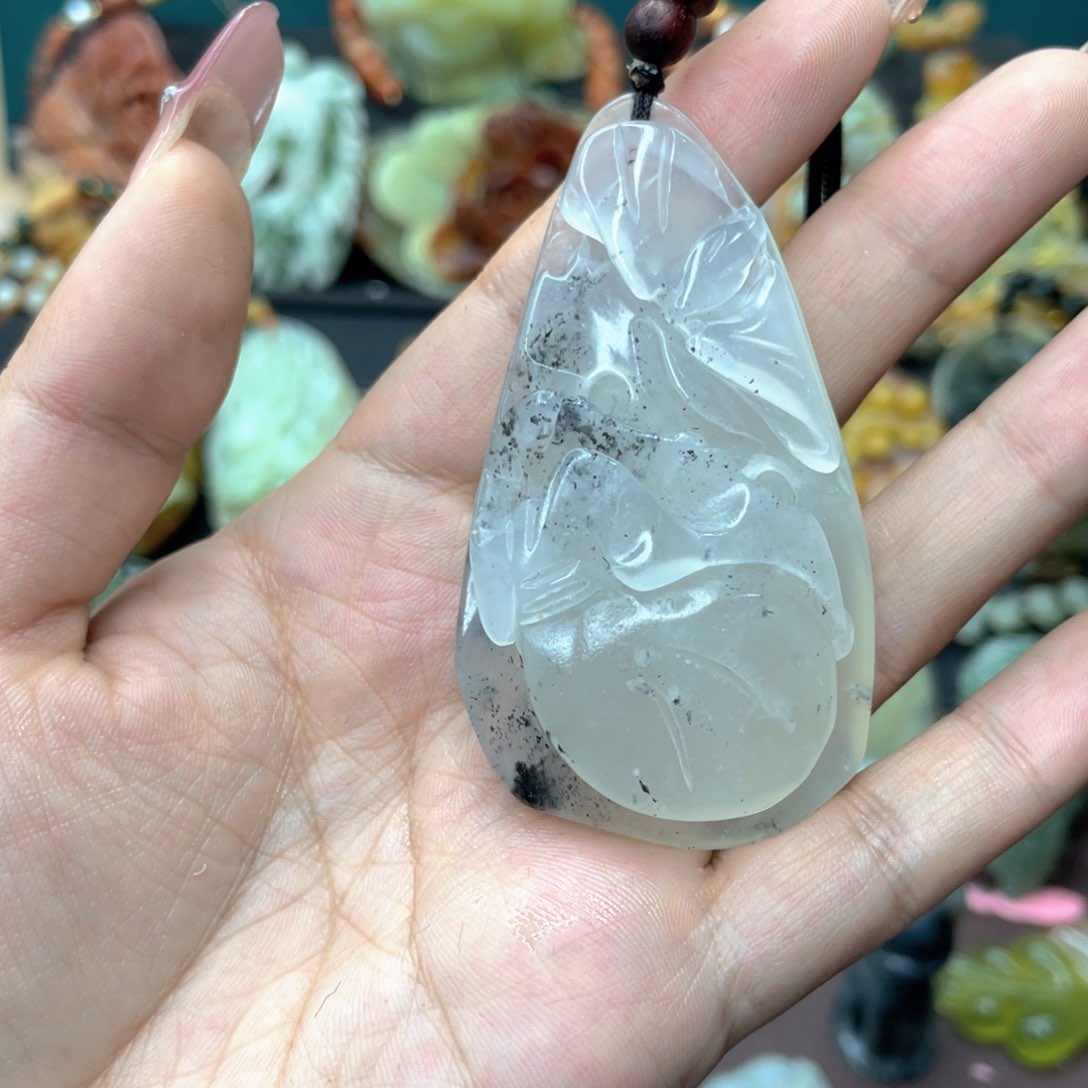 蛇纹石玉颈饰未镶嵌