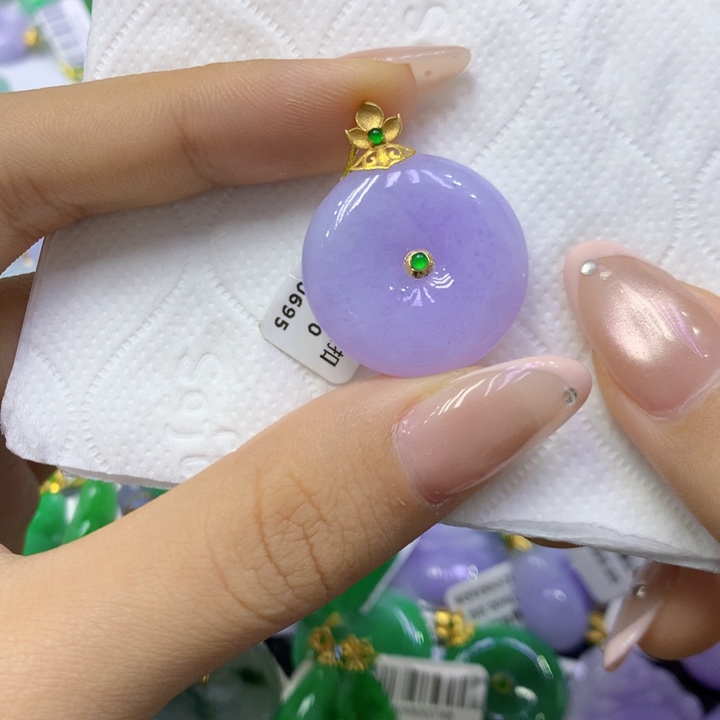 颈饰18K金镶嵌翡翠