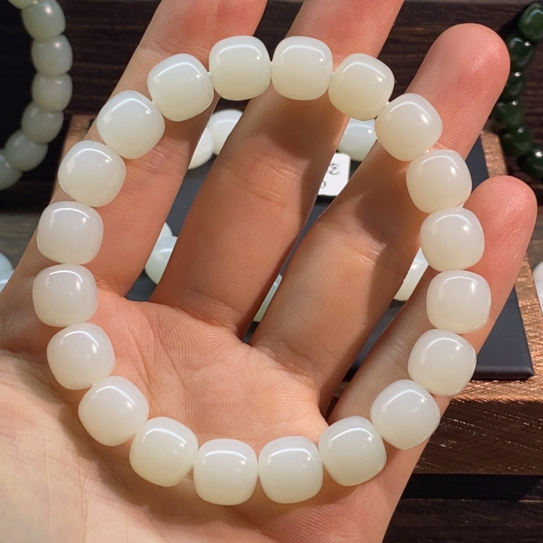 手链未镶嵌和田玉9*10老型，一步到位