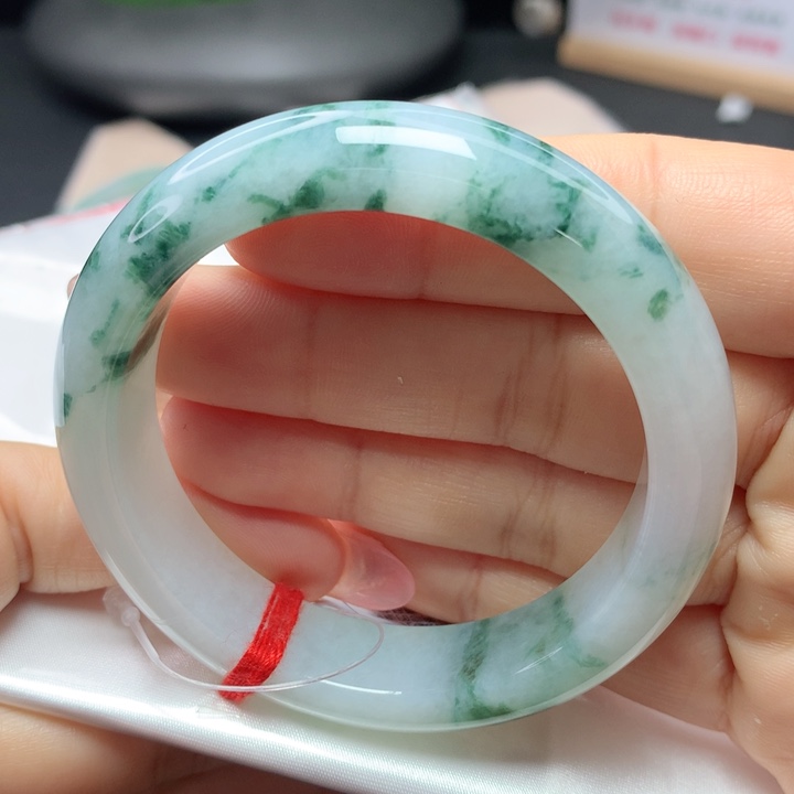 翡翠手镯未镶嵌53535454