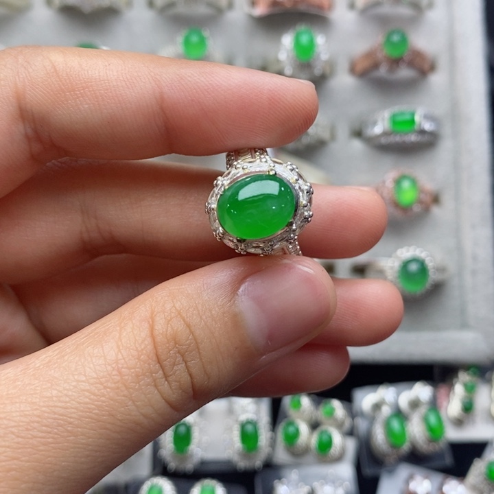 翡翠戒指未镶嵌蛋面