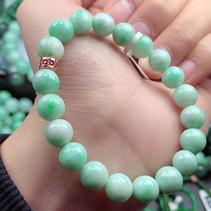 翡翠颈饰未镶嵌手串