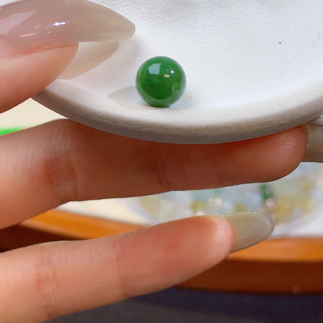 翡翠未镶嵌胸饰卡7.7