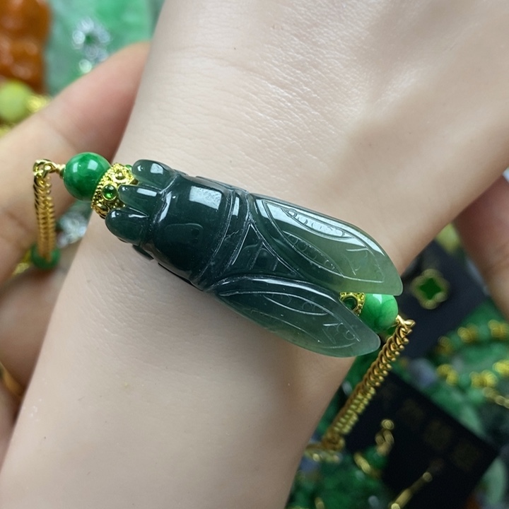 翡翠未镶嵌吊坠(赠链)