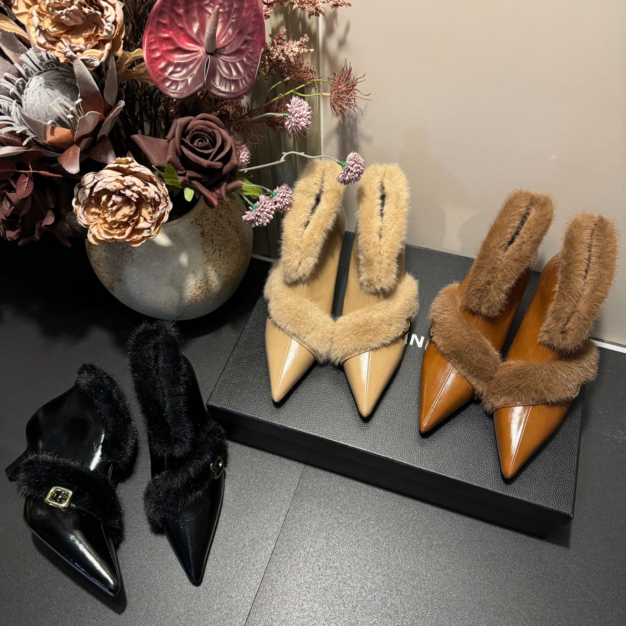 2025年冬季新款精致兔毛加绒百搭网红气质女后拉链细根深口高跟鞋